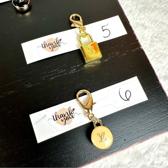 Louis Vuitton zipper pull charms ONE - Picture 4 of 5